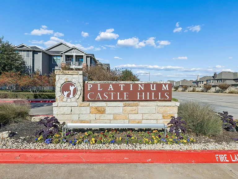 Platinum Castle Hills — Photo 45
