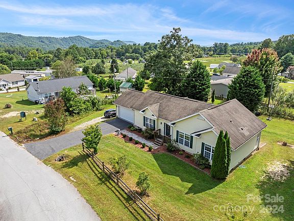 3rd image of 219 Freeman Place Trl