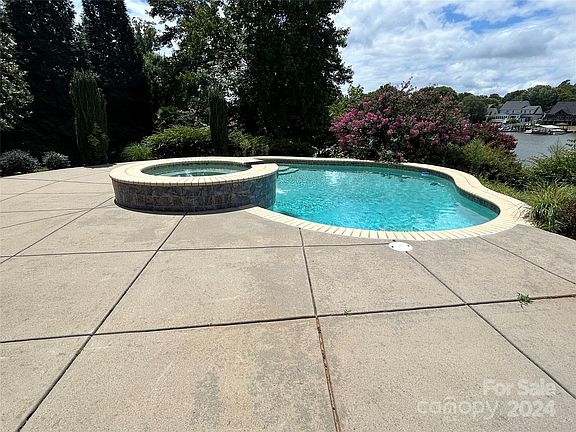 3rd image of 101 Donnive Dr