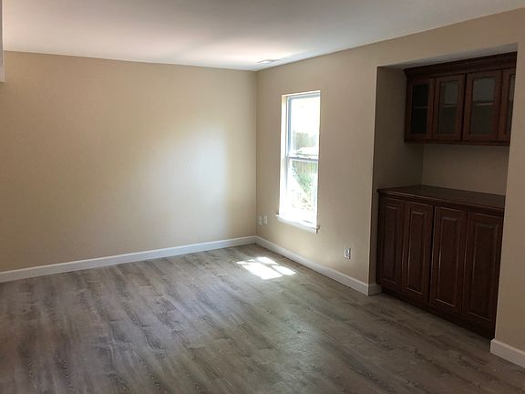 4th image of 424 Hill Meadow Dr