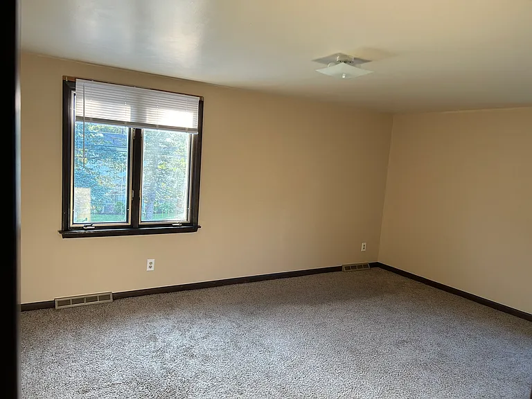 88 Palmdale Dr — Photo 10