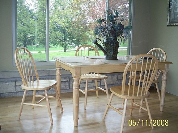 Breakfast Nook/Dining Area