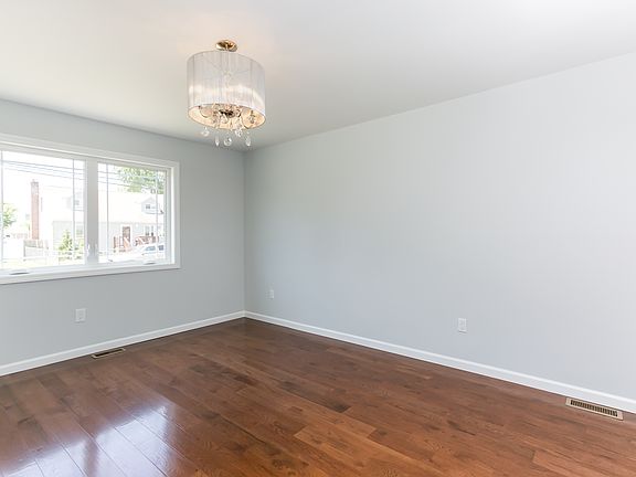 5th image of 951 N Hamilton Ave