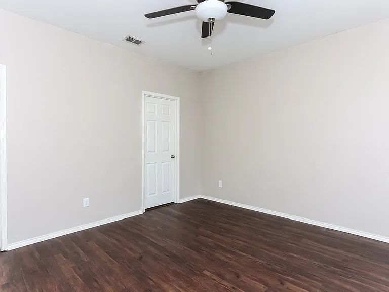1724 Gayla Creek Dr — Photo 9