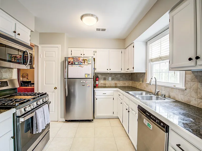 7112 Lake Cove Dr — Photo 20