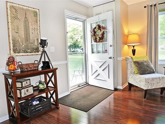 2nd image of 36 Arrowhead Way S