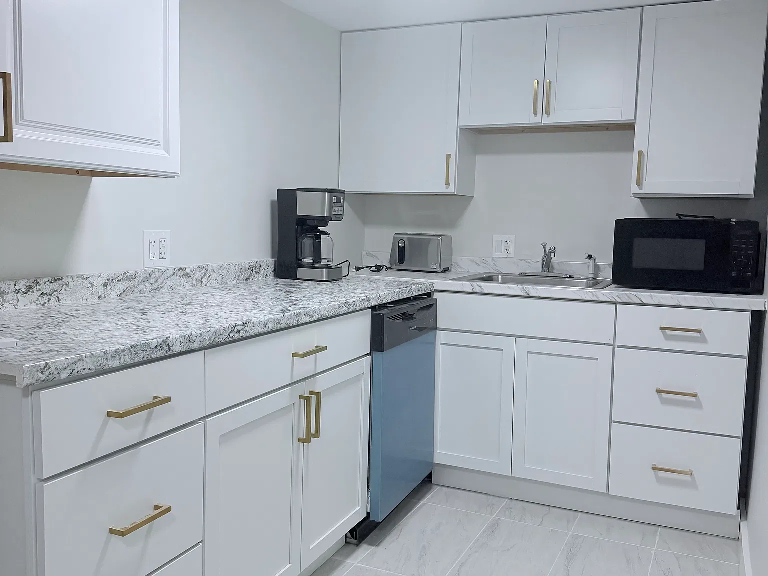 2 bed, 1410 sqft, $2,500 — Photo 3