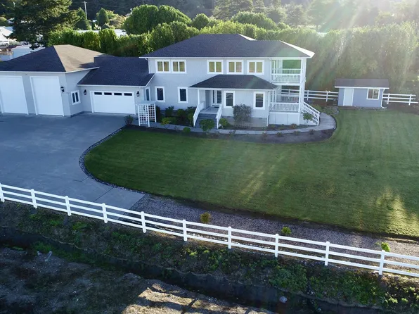 98694 Woodriff Ln, Brookings, OR 97415
