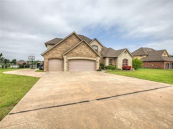 3rd image of 10631 Sundance Dr