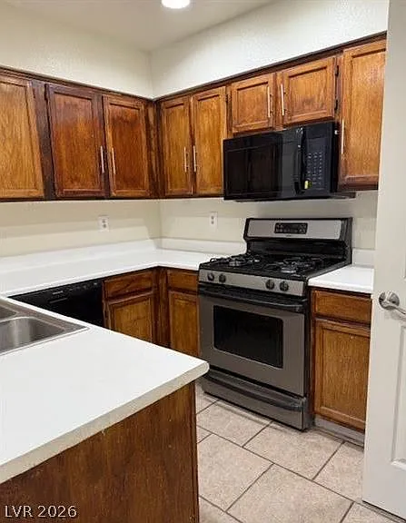 2121 Chertsey Dr #D — Photo 16