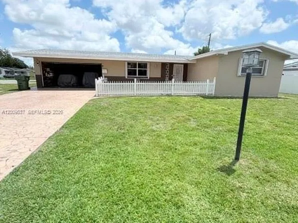 1121 NW 86th Ter, Pembroke Pines, FL 33024