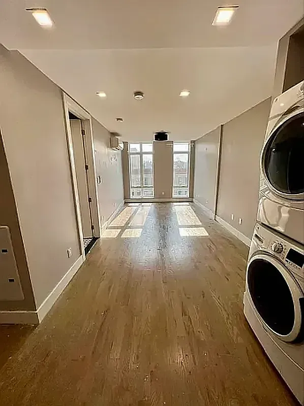 615 East 17th Street — Photo 2