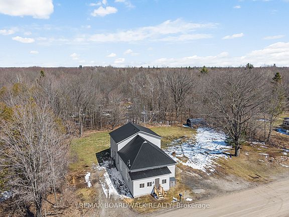 4th image of 584 Ford Rd