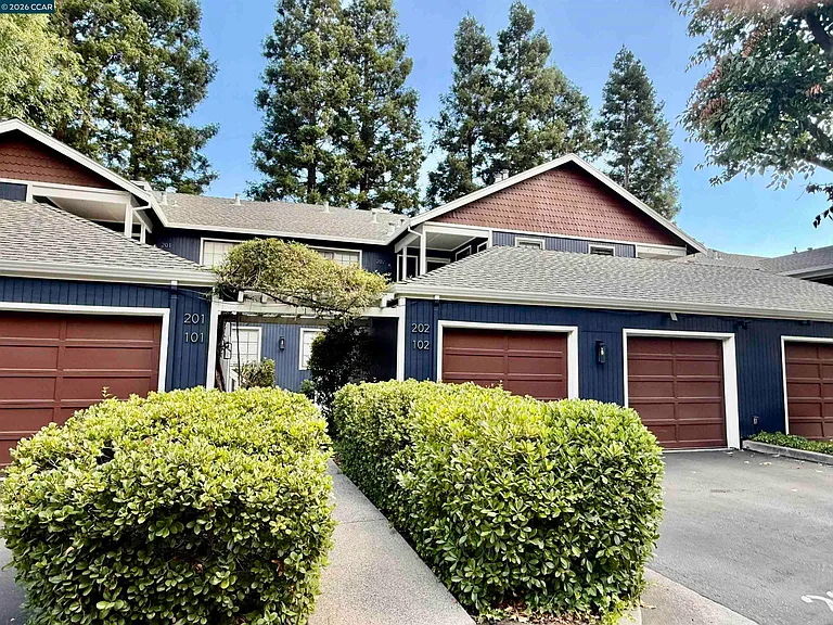 202 Kelley Ln — Photo 1