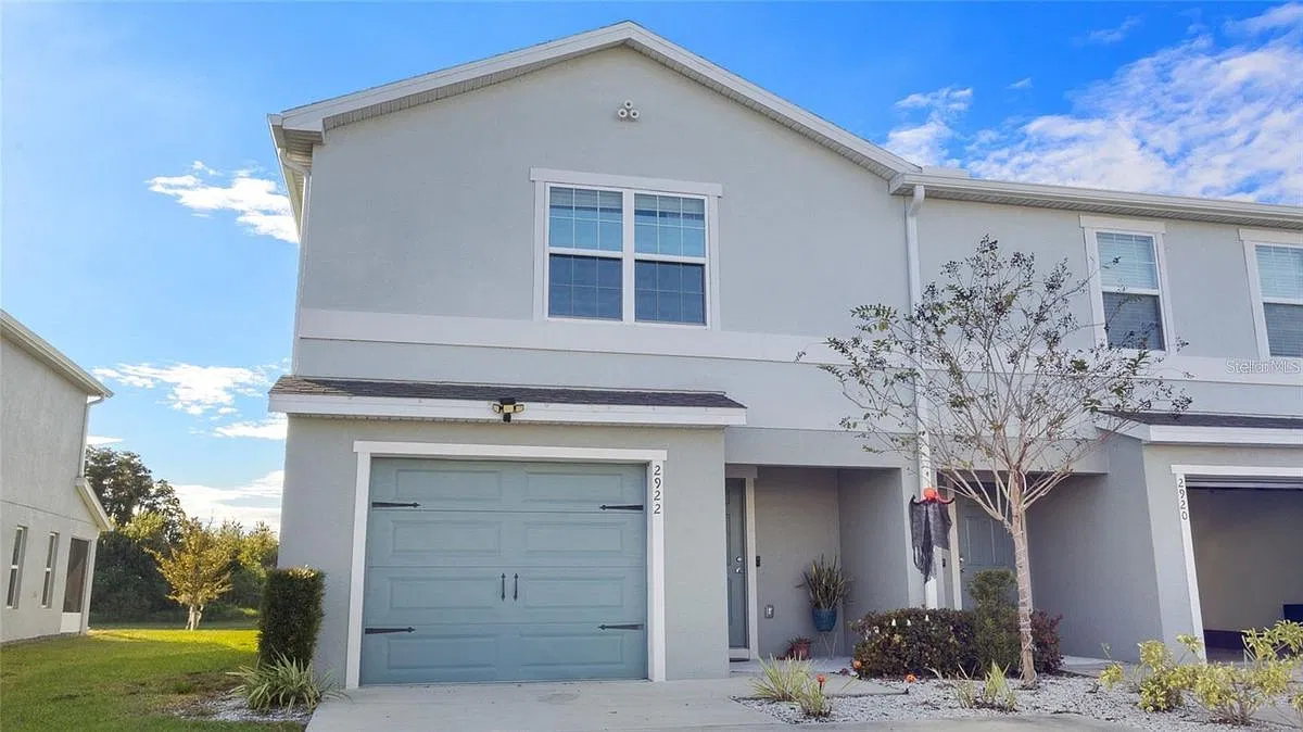 3 bed, 3.0 bath, 1884 sqft, $2,500 — Photo 1