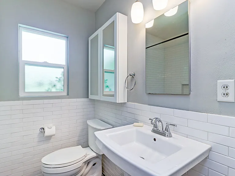 3021 Rhodelia Ave — Photo 18