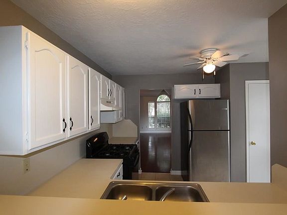 3rd image of 1014 Abbott Dr