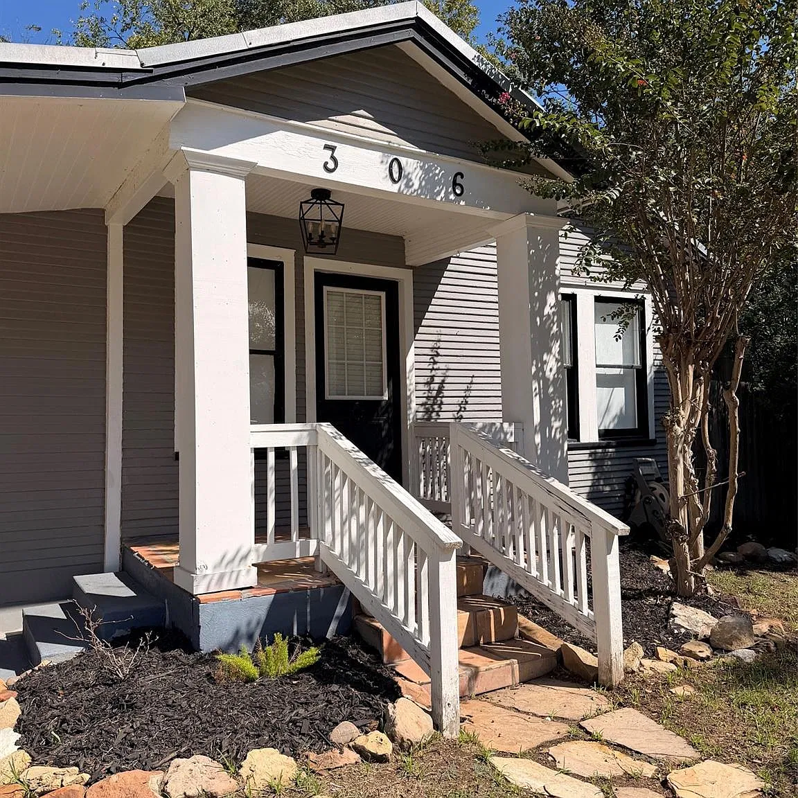 2 bed, 1.0 bath, 800 sqft, $1,350 — Photo 2