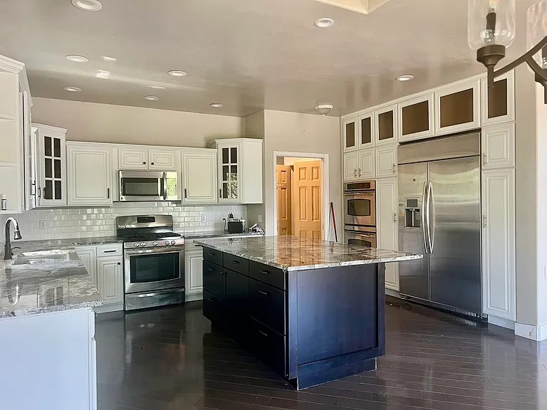 454 Silverhorn Dr — Photo 5