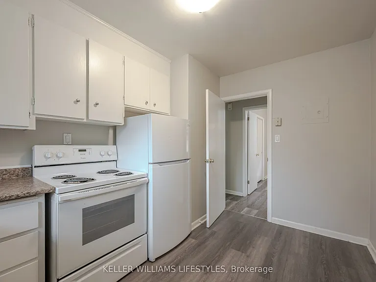 84 Wilson Ave #UPPER SE — Photo 4