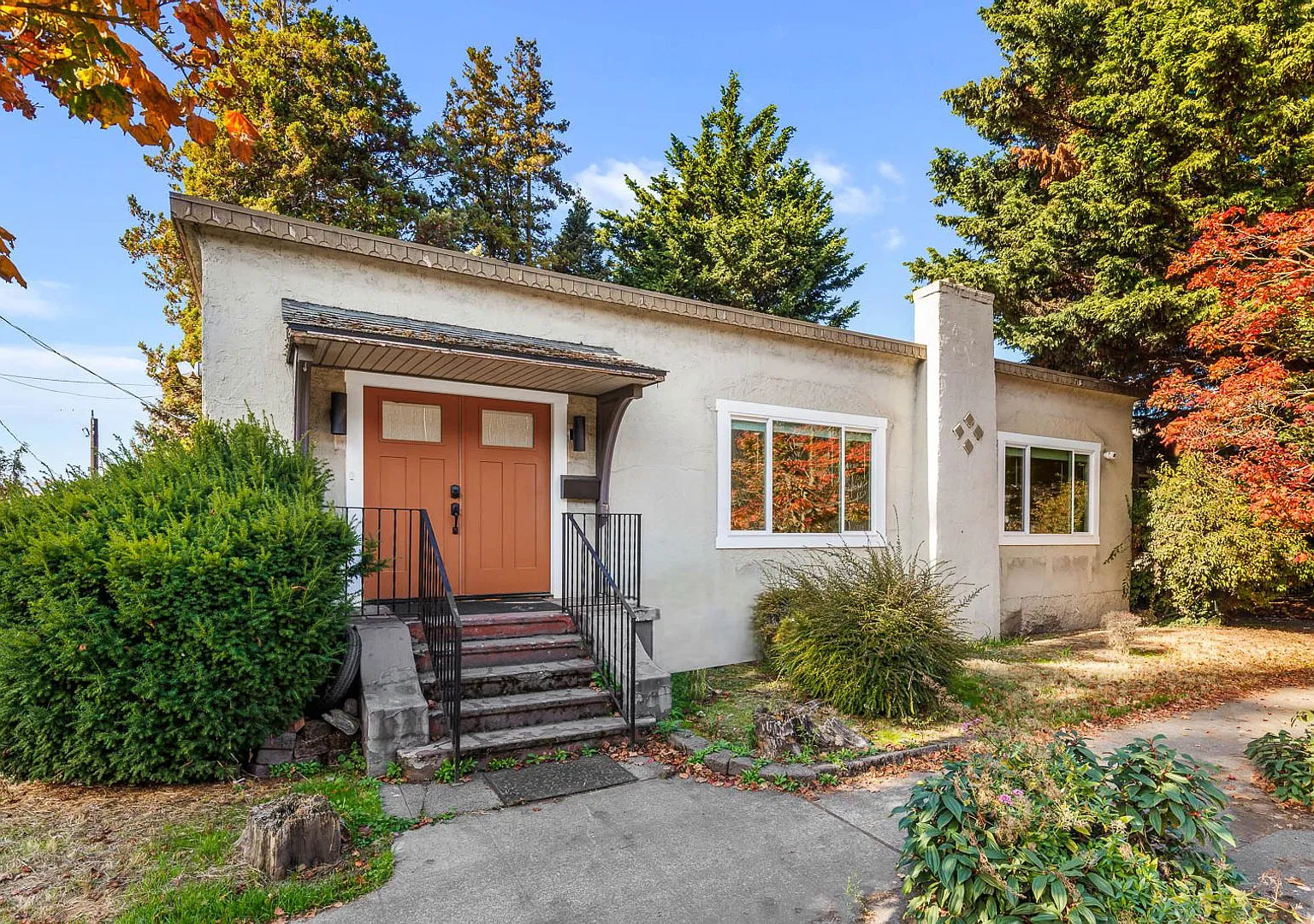 Charming Eastlake 2 Bedroom Newly Updated — Photo 1