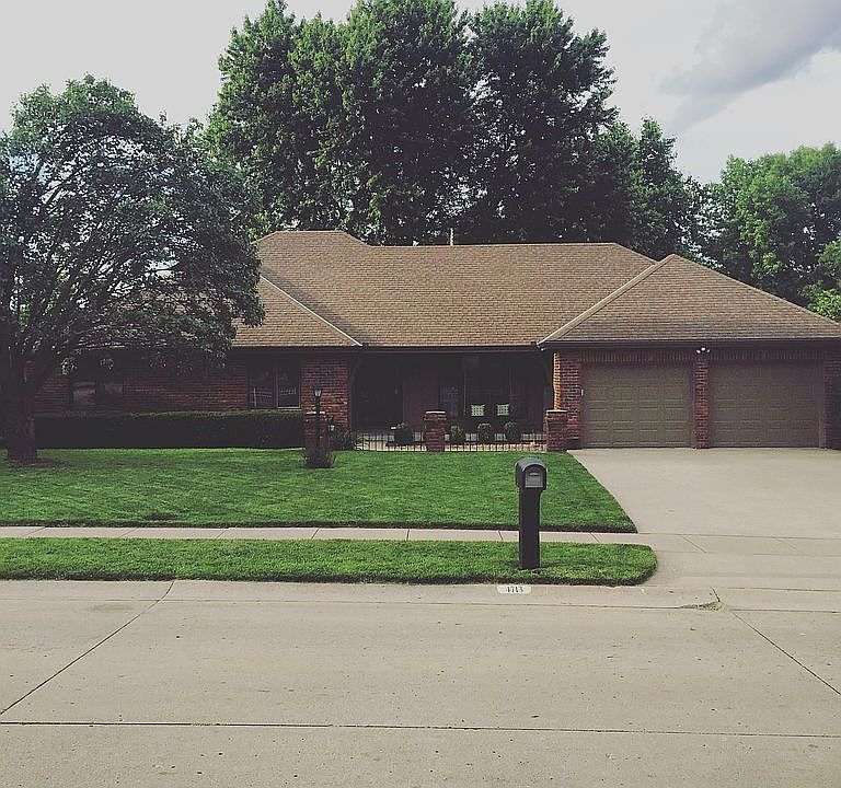 2nd image of 4713 Woodfield Dr