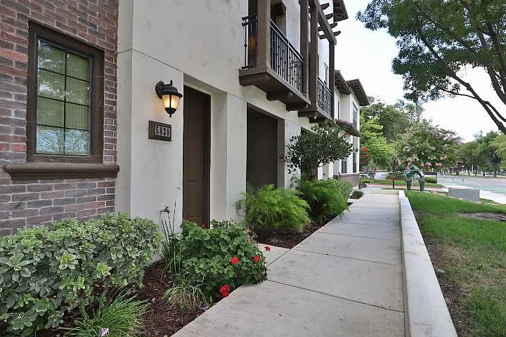5838 W Las Positas Blvd — Photo 1