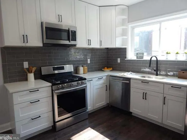 6625 N Gratz St — Photo 5
