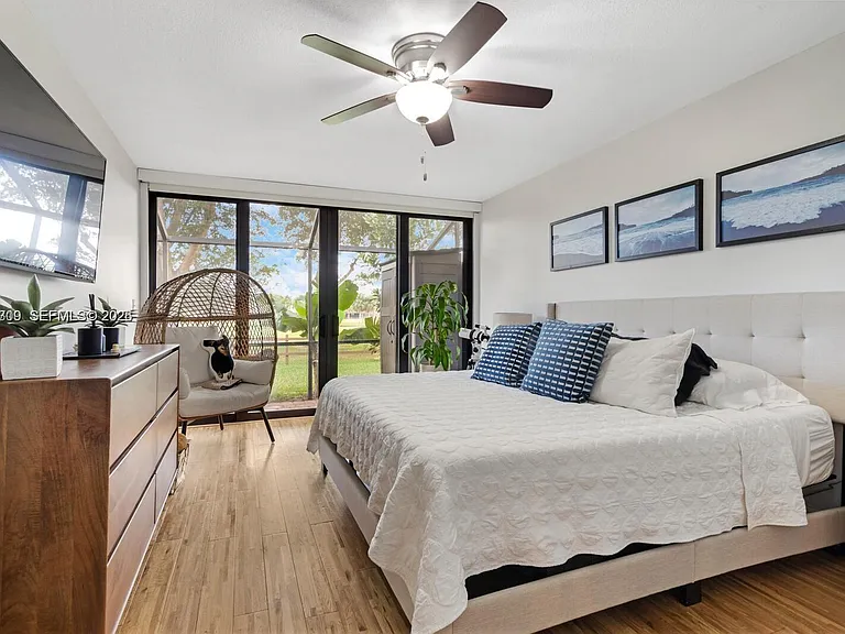 1411 W Fairway Rd #VILLA — Photo 2
