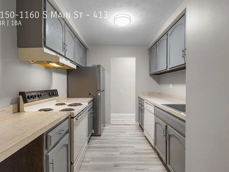 1150-1160 S Main St #413 — Photo 1