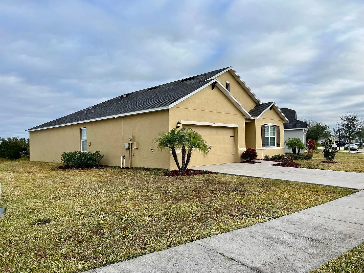 Modern 4 bed/2 bath home with brand-new flooring! — Photo 3