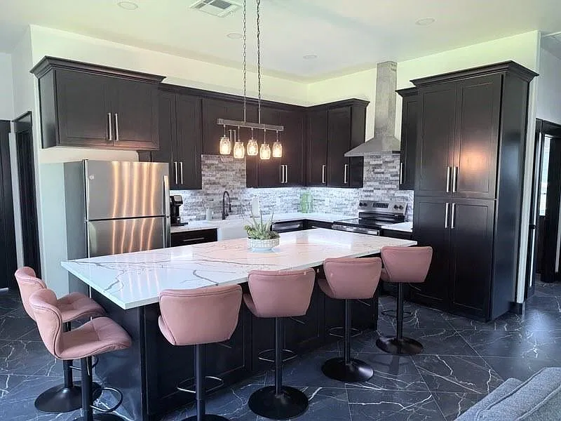 3 bed, 2.0 bath, 1294 sqft, $2,000 — Photo 3