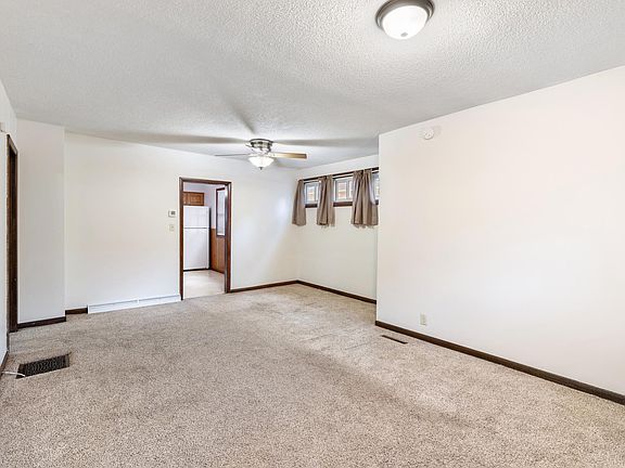 3rd image of 632 Parkway Dr