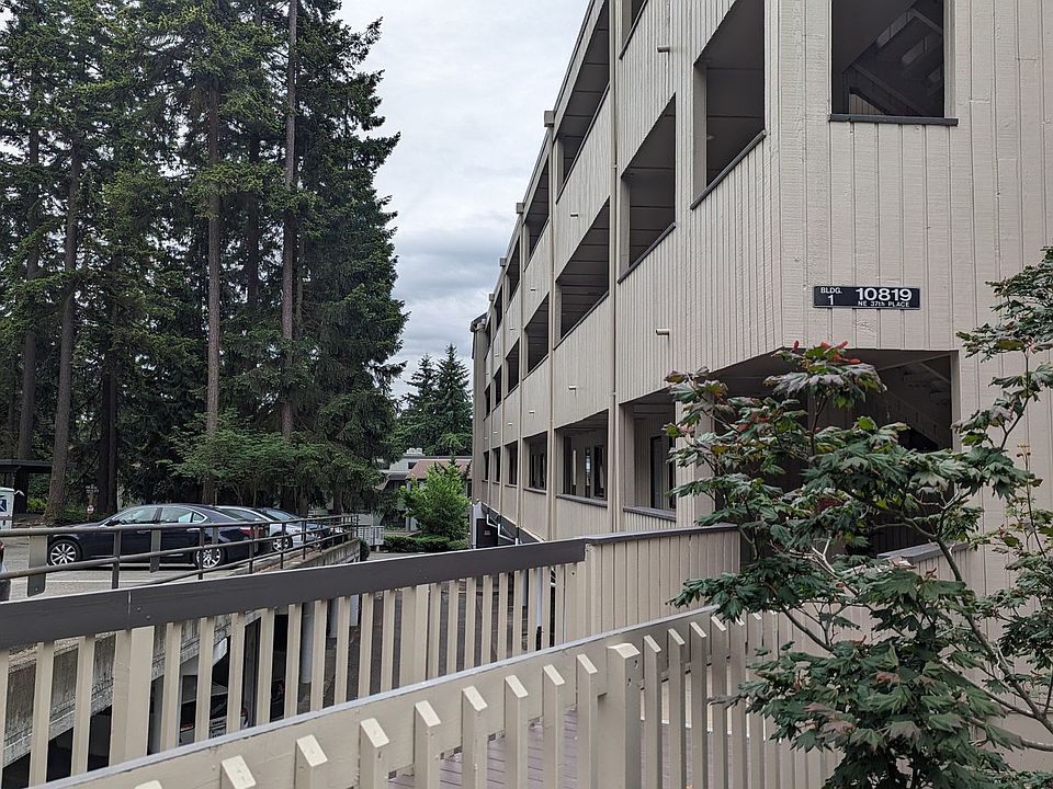 1st image of 10819 NE 37th Pl APT 107