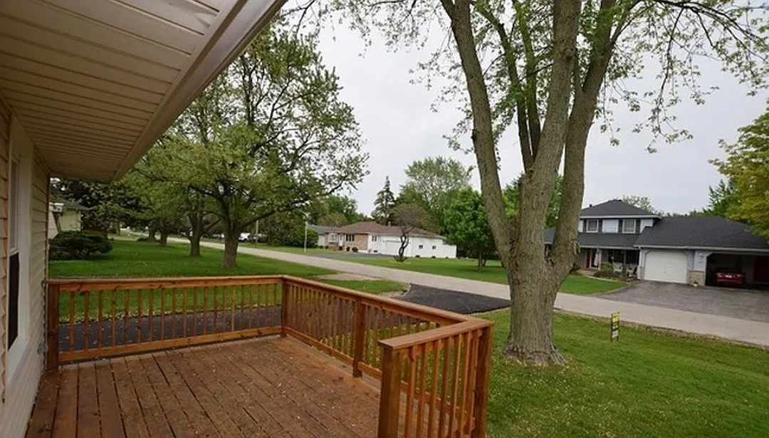 2 bed, 900 sqft, $2,100 — Photo 3