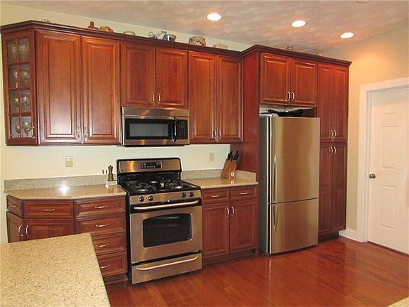 5th image of 3444 Woodland Dr