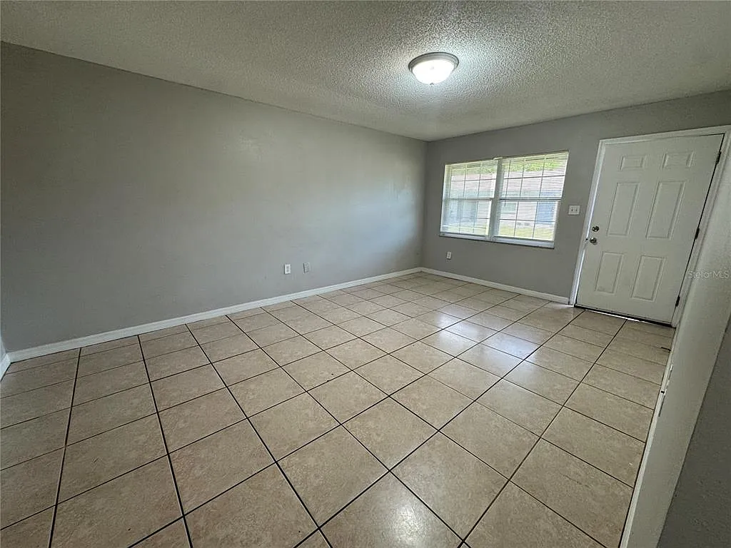 2 bed, 1.0 bath, 900 sqft, $1,250 — Photo 2