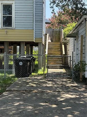 2 bed, 1.0 bath, 1200 sqft, $1,300 — Photo 2