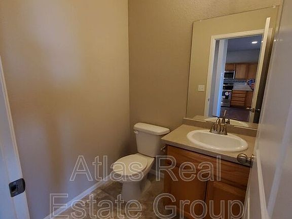 5th image of 686 Finch Dr