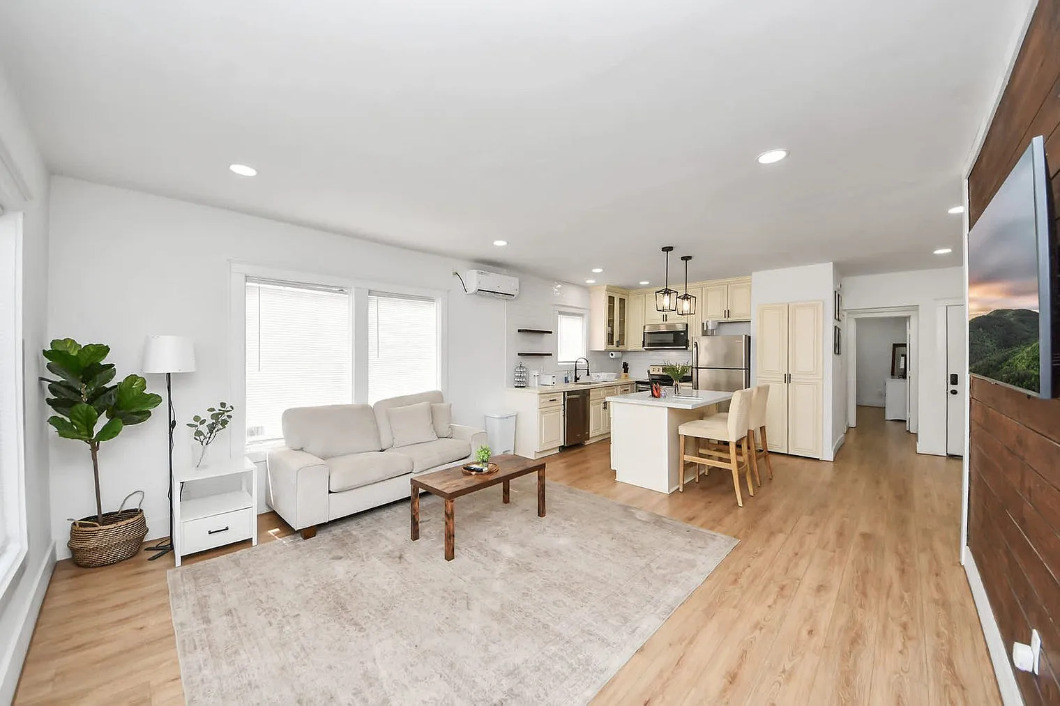 1 bed, 1.0 bath, 839 sqft, $2,179 — Photo 4