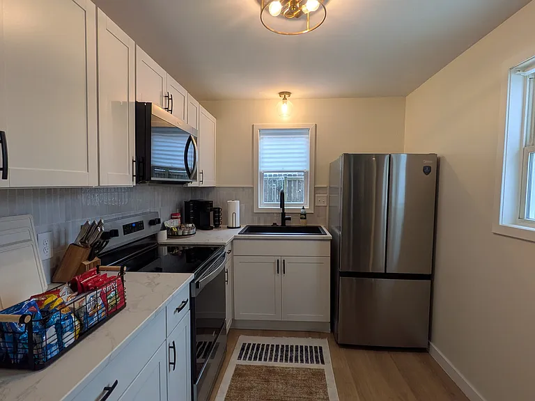 124 Sanders St — Photo 12