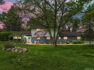 31199 Sturbridge St, Farmington Hills, MI 48331