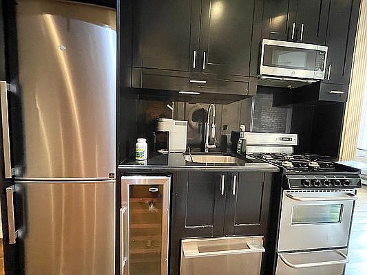 2nd image of 320 E 18th St #2