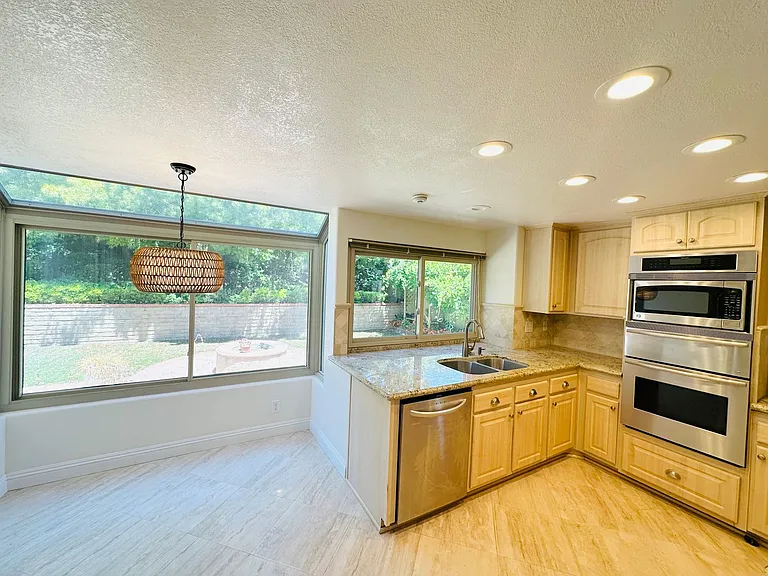 6635 Soaring Dr — Photo 17