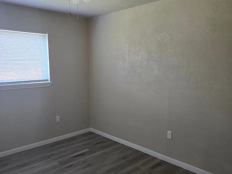 109 W Robin Ln — Photo 9
