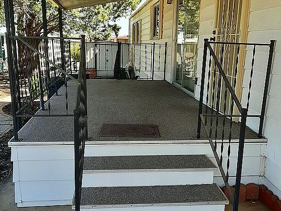 Front porch-also has ramp 