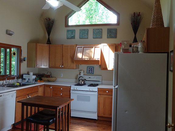 4th image of 16 Hillside Avenue