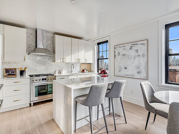 5th image of 172 W 79th St #18C
