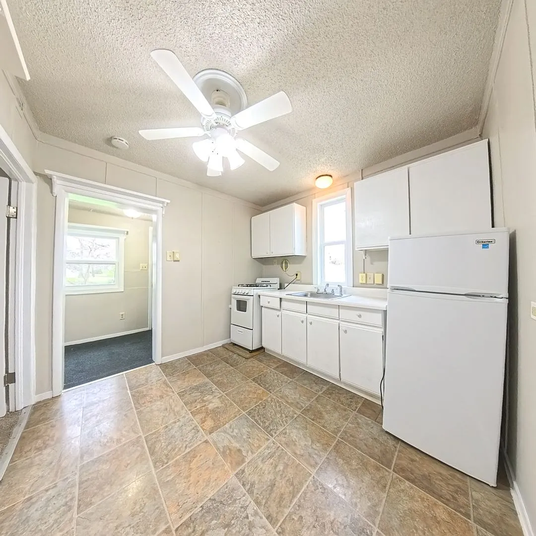 Cozy 1 Bedroom 1 Bath — Photo 4