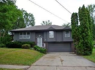 3214 Summit Vista Dr, Des Moines, IA 50321